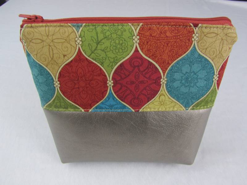 Kosmetiktasche-Utensilo-Schminktasche von MonDoCrafts