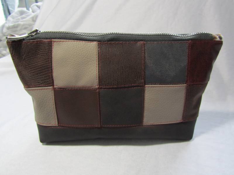 Utensilokosmetiktaschestiftetascheschminktascheorganizerprojekttasche Aus Kunstleder/Patchwork von MonDoCrafts