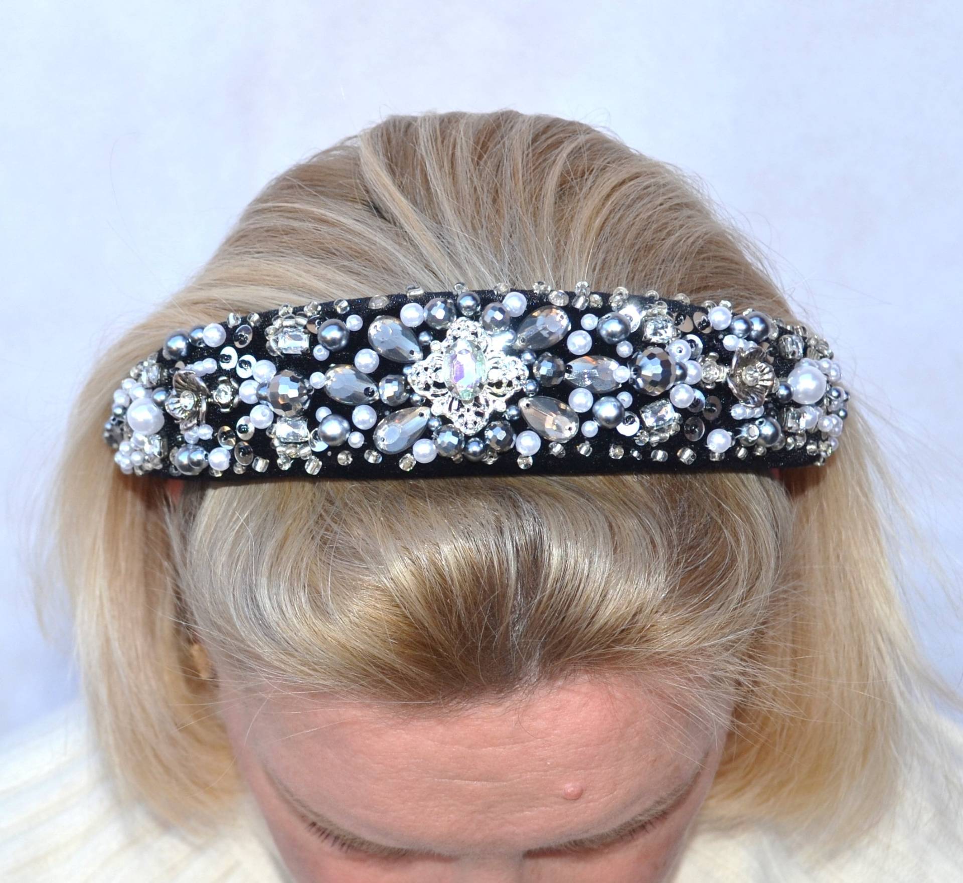 Luxus Schwarz Verzierte Samt Damen Gepolsterte Stirnband Tiara Mit Perle Und Strasssteinen Erwachsene Party Bestickte Breite von MonJewelryBoutique
