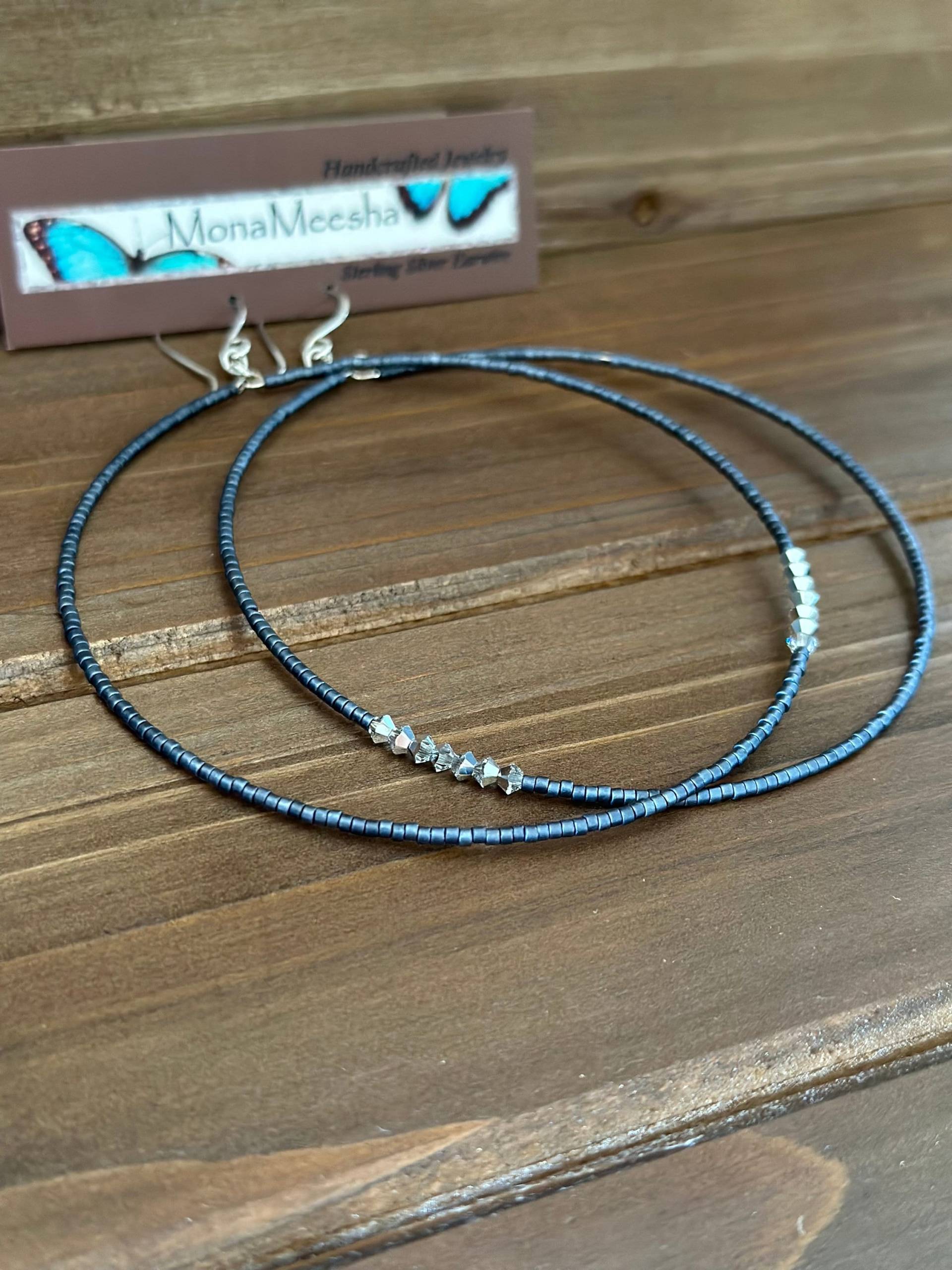 Große Schieferblau Und Silber Glas & Kristall Creolen Große Schieferblau Und Silber Glas & Kristall Creolen von MonaMeesha
