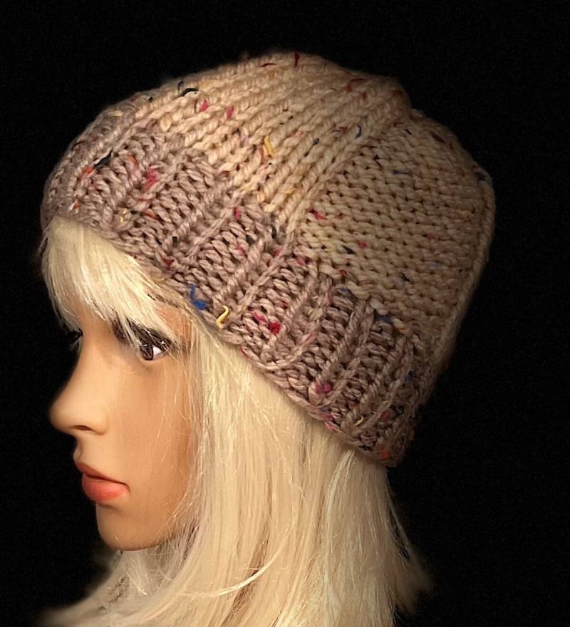 Unisex, Multi Tone Beanie in Beige Und Mokka Mit Farbigen Akzenten Gesprenkelt Unisex, Multi Tone Beanie in Beige Und Mokka Mit Farbigen Akzenten Gesprenkelt von MonaMiaDesign