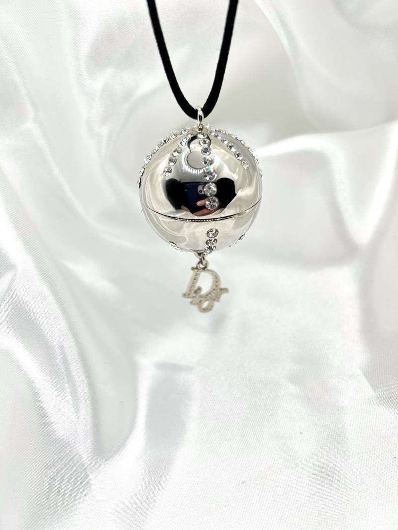 Christian Dior Kette Diorlight, Silberfarben, Mit Swarovskisteinen, Von 2007 Christian Dior Kette Diorlight, Silberfarben, Mit Swarovskisteinen, Von 2007 von Monafaktur