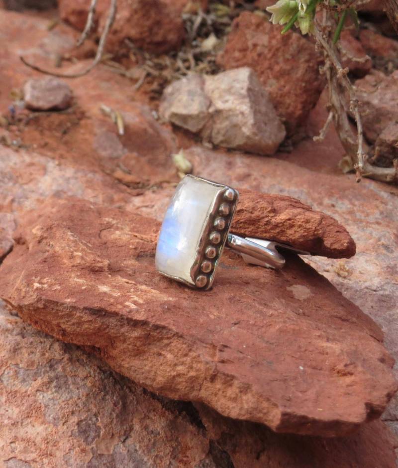 Antiker Regenbogen Mondstein Größe 7 1/2 Ring Antiker Regenbogen Mondstein Größe 7 1/2 Ring von MonarchButterflyD