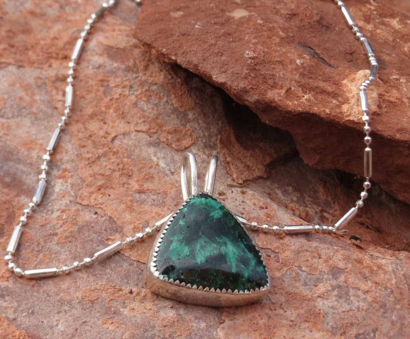 Einzigartige Malachit Anhänger Mit Spezieller Sterling Silber Kette Einzigartige Malachit Anhänger Mit Spezieller Sterling Silber Kette von MonarchButterflyD