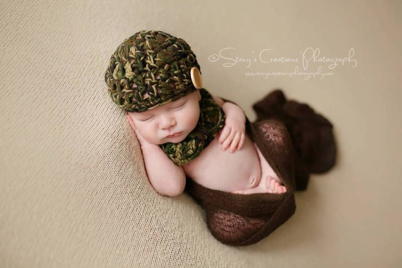 Camo Baby Mütze Neugeborene Jungen Mütze Mit Holzknopf von Monarchdancer