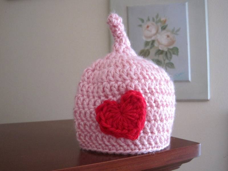 Gehäkelte Baby Girl Valentine Mütze Rosa Mütze Mit Rotem Herz von Monarchdancer