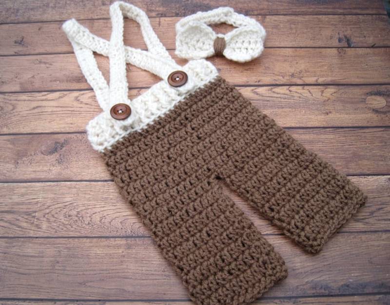 Gehäkelte Baby Hose Und Fliege Set Neugeborenen Outfit von Monarchdancer