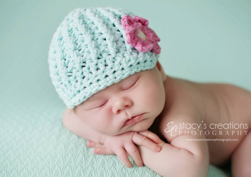 Gehäkelte Baby-Mädchen-Mütze Robin's Egg Blue Flower Beanie von Monarchdancer