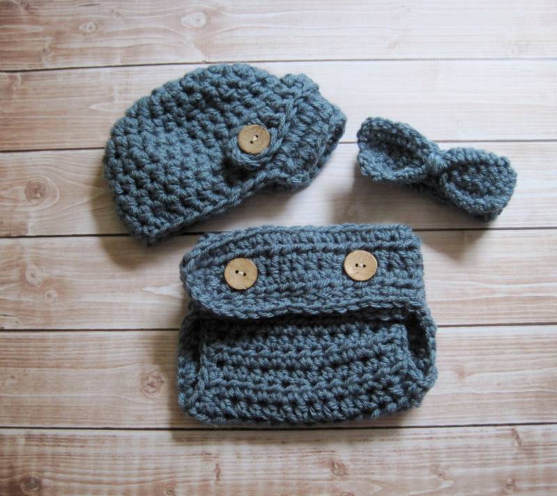 Gehäkelte Baby Mütze, Fliege & Überhose Set Für Jungen Blaue Fotorequisite von Monarchdancer