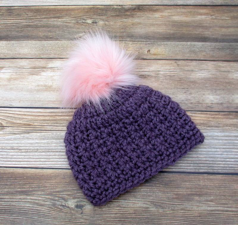 Gehäkelte Baby Mütze Lila Wintermütze Mit Kunstfell Bommel von Monarchdancer