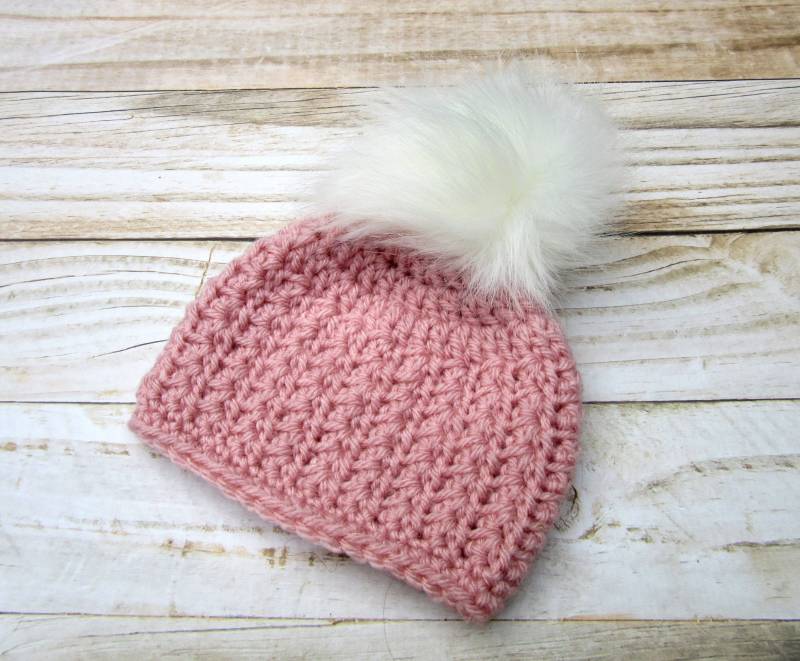 Pink Baby Mütze Acryl Strickmütze Mit Kunstfell Bommel von Monarchdancer