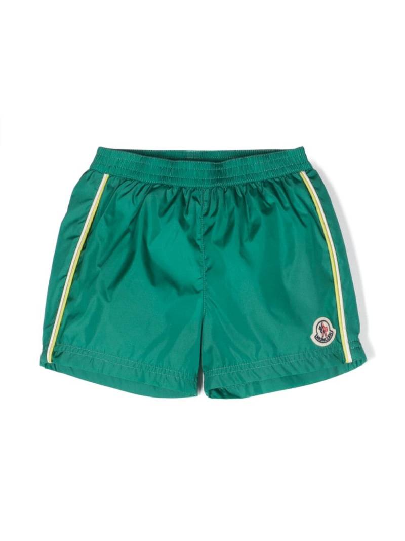 Moncler Enfant Badeshorts mit Logo-Patch - Grün von Moncler Enfant