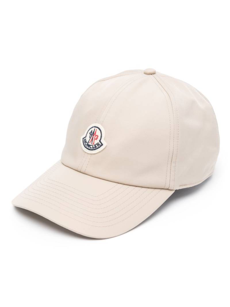 Moncler Satin-Baseballkappe mit Logo-Patch - Nude von Moncler