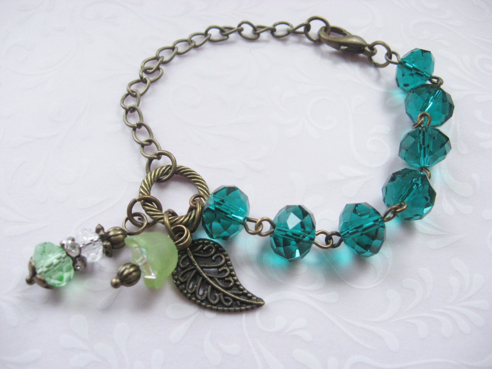 Armband Smaragdwald Armkette Vintage Stil Bronze Fb. Grün Blüte Blatt Smaragd Hellgrün Mondgarten H von Mondgarten