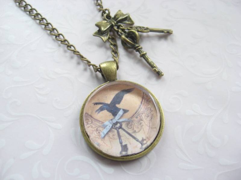 Hüter Des Hauses Halskette Vintage Stil Glascabochon Rabe Schlüssel Kette Charms Bronze Fb. Mystisch Mondgarten Cabochon Hüter Des Hauses Halskette Vintage Stil Glascabochon Rabe Schlüssel Kette Charms Bronze Fb. Mystisch Mondgarten Cabochon von Mondgarten