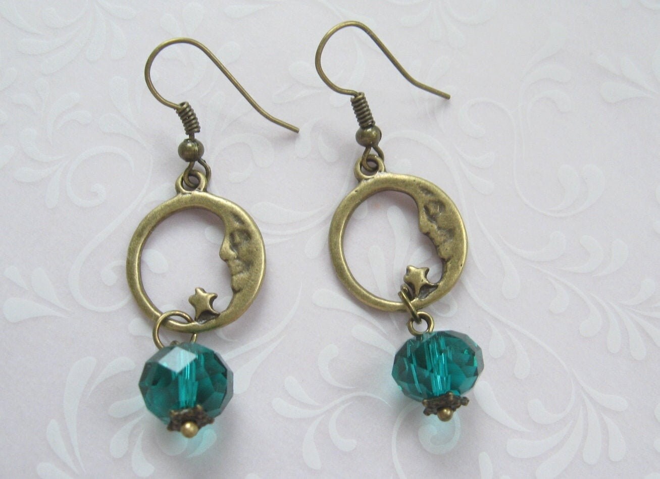 Ohrringe Smaragdmond Ohrhänger Bronze Fb. Mond Stern Ohrschmuck Grün Mondgarten von Mondgarten