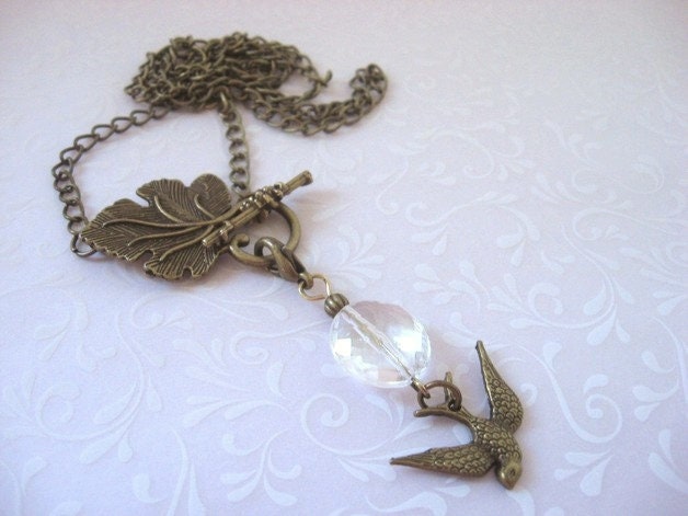 Vielseitige Halskette Mit Wechselanhänger Schwalbe Vintage Stil Knebelverschluss Weinblatt Kette Anhänger Vogel Mondgarten von Mondgarten