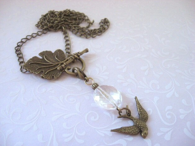 Vielseitige Halskette Mit Wechselanhänger Schwalbe Vintage Stil Knebelverschluss Weinblatt Kette Anhänger Vogel Mondgarten von Mondgarten