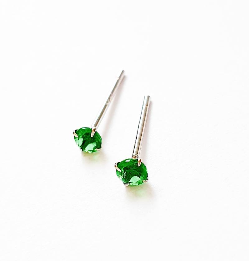 Smaragd Ohrstecker, Smaragdohrringe, Smaragdschmuck, Kleine Edelstein Ohrringe von MondliDesigns