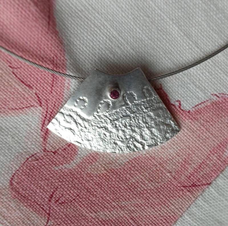 Silber Anhänger Mit Rodolith von Mondschmiede