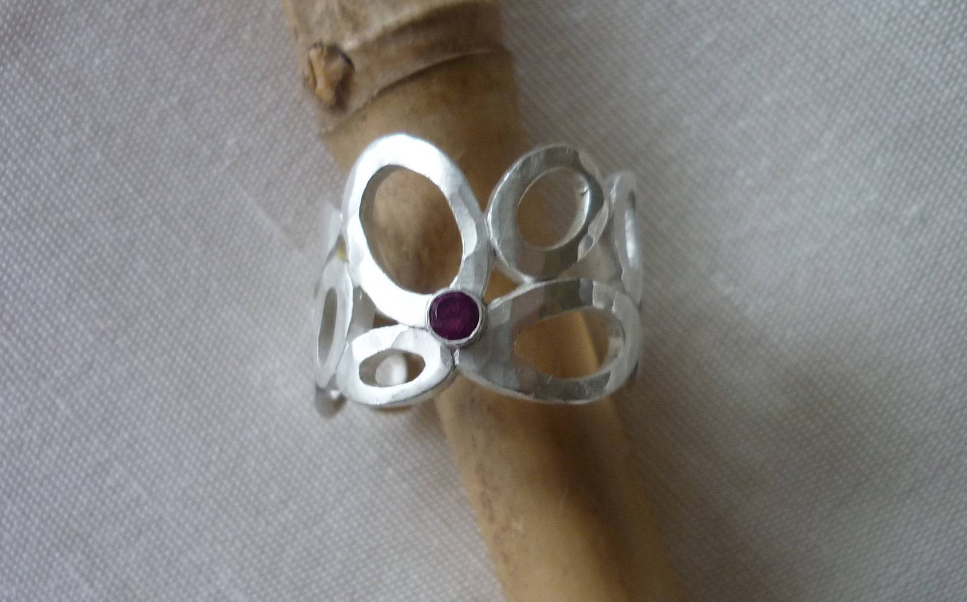 Silber Edelstein Ring Mit Loops Silber Edelstein Ring Mit Loops von Mondschmiede