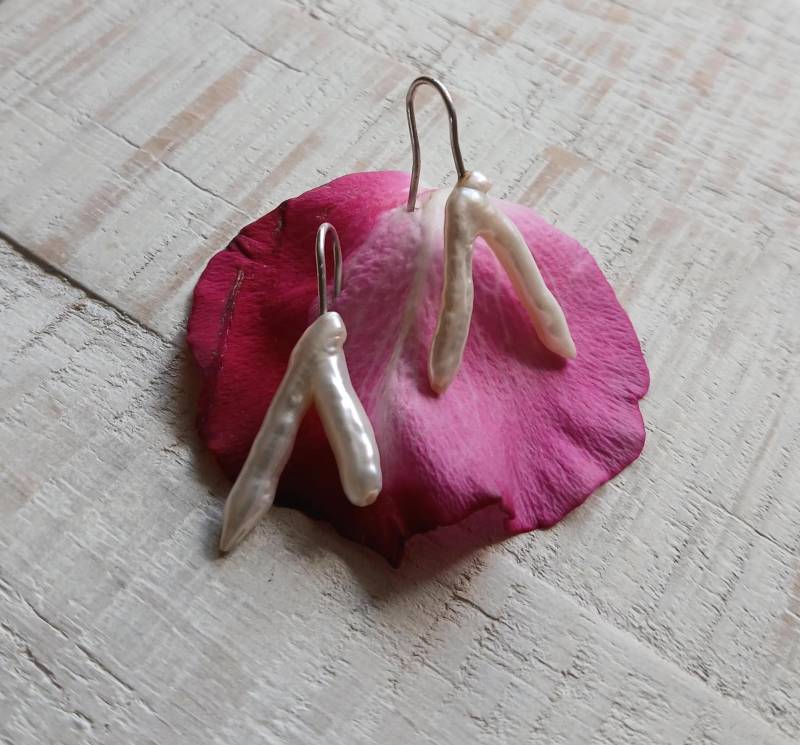 Verrückte Süßwasserperlen Ohrringe Wie Kleine Ästchen von Mondschmiede