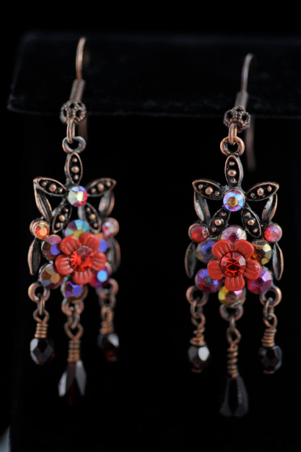 Antik Kupfer Filigran W Granat/Lila Crystal Flower Ohrringe Antik Kupfer Filigran W Granat/Lila Crystal Flower Ohrringe von MonforteJewelry