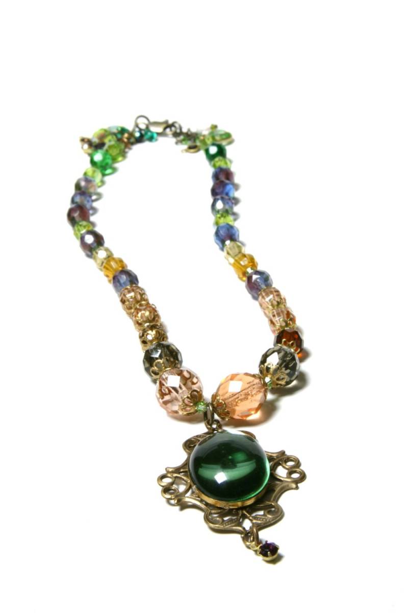 Antike Kristall-Kette Mit Smaragd Grün Cabochon Tropfen Antike Kristall-Kette Mit Smaragd Grün Cabochon Tropfen von MonforteJewelry