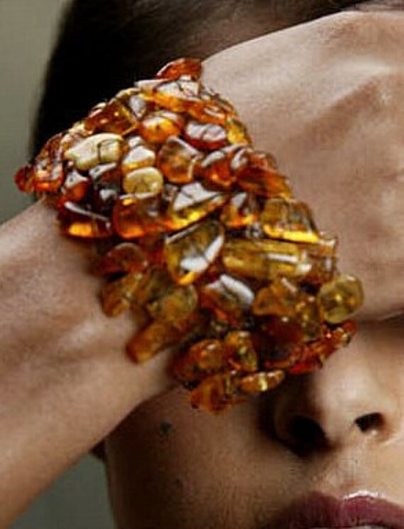 Gestrickte Sterling-Draht-Manschette Mit Baltic Amber Und Swarovski Crystals Gestrickte Sterling-Draht-Manschette Mit Baltic Amber Und Swarovski Crystals von MonforteJewelry
