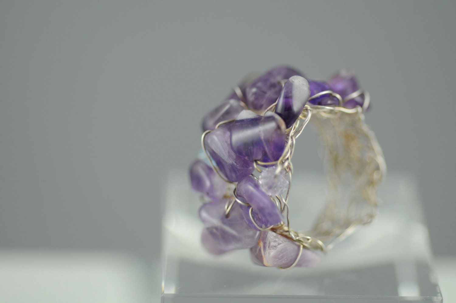 Gestrickte Sterling Ring Mit Amethyst Und Swarovski Kristall Gestrickte Sterling Ring Mit Amethyst Und Swarovski Kristall von MonforteJewelry