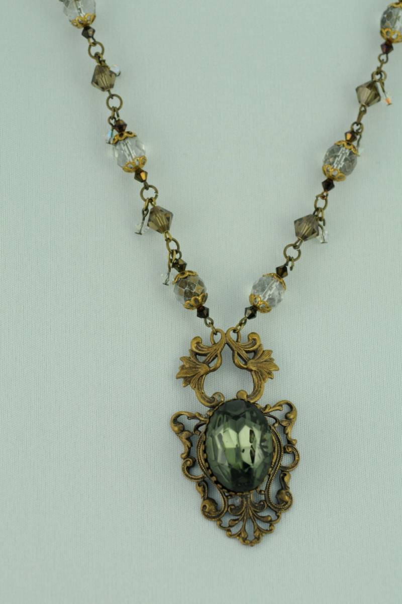 Verzierte Vintage Kristall Halskette Mit Antiken Messing Rauchigen Topas Anhänger Tropfen Verzierte Vintage Kristall Halskette Mit Antiken Messing Rauchigen Topas Anhänger Tropfen von MonforteJewelry