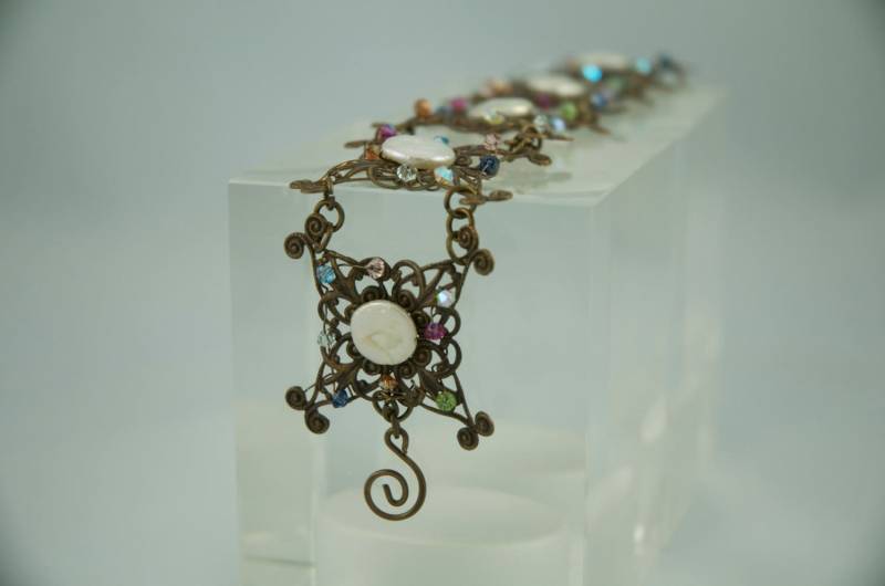 Vintage Bronze Filigrane Quadrate Mit Swarovski Kristall Und Süßwasser Button Perlen Vintage Bronze Filigrane Quadrate Mit Swarovski Kristall Und Süßwasser Button Perlen von MonforteJewelry