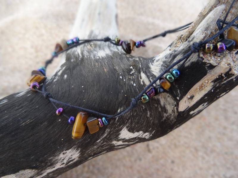 Fußkettchen Rainbow, Hippie Boho Strand Schmuck, Unisex Fußkette Braune Steinchen Bunte Perlen Handmade Festival Schmuck von MoniCasaExclusive