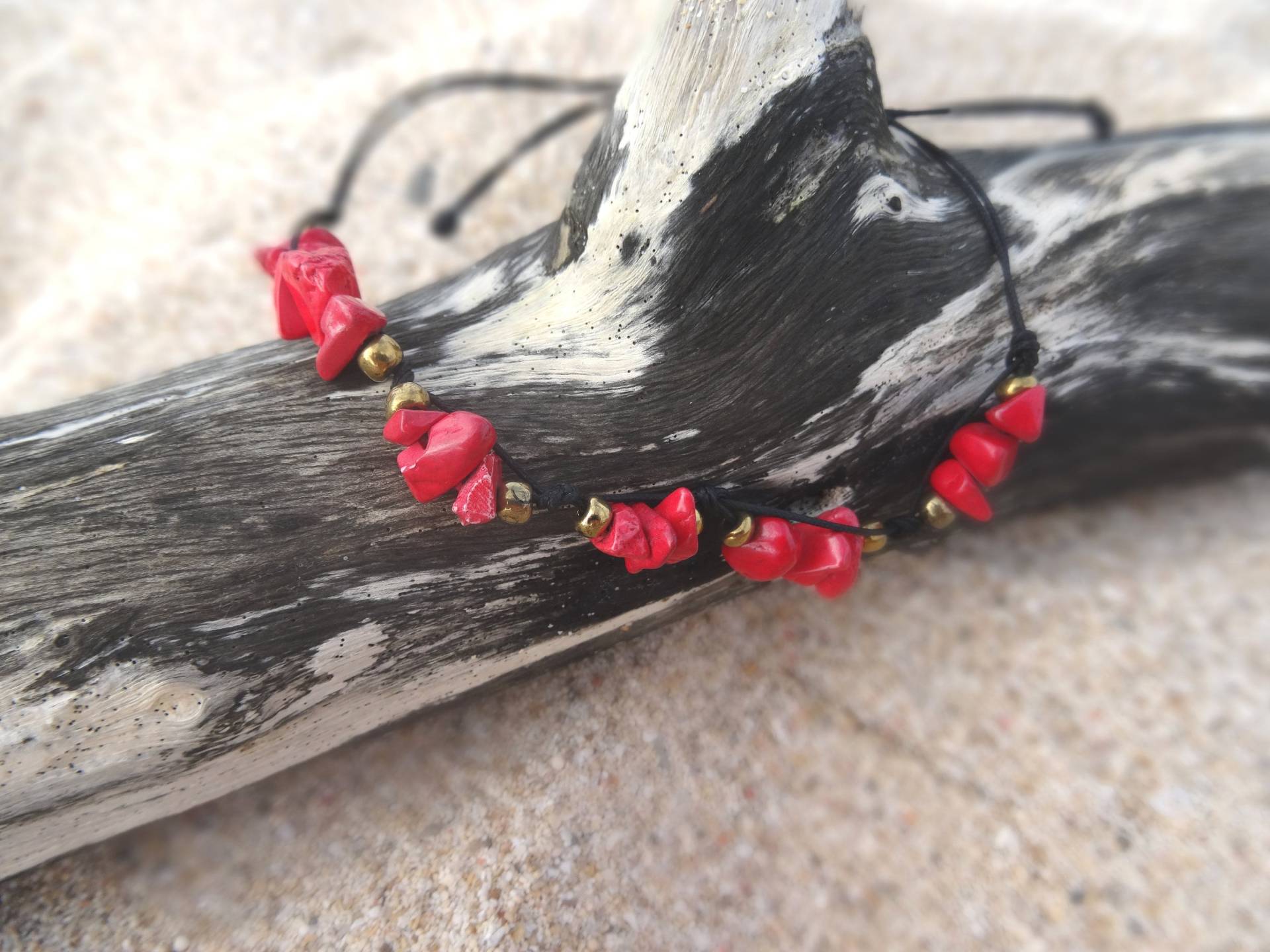 Fußkette Red Anklet Boho Hippy Strand Schmuck Unisex Fußkettchen Festival Armband Rote Steinchen Perlen Goldfarben Handmade von MoniCasaExclusive