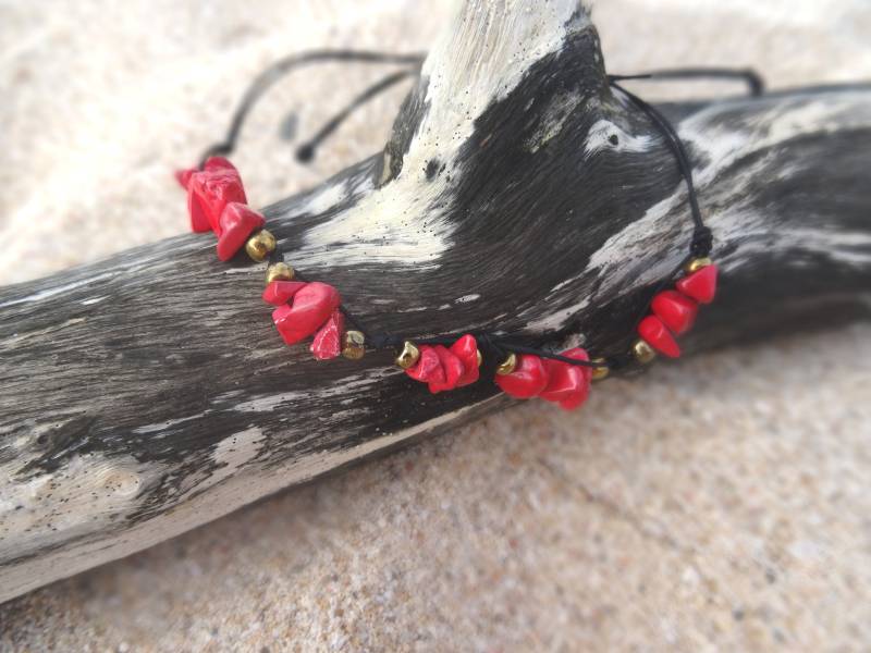 Fußkette Red Anklet Boho Hippy Strand Schmuck Unisex Fußkettchen Festival Armband Rote Steinchen Perlen Goldfarben Handmade von MoniCasaExclusive