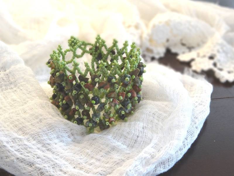 Grünes Perlen Armband Perlenarmband Boho Strand Schmuck Hippy Beach Jewelry Steinchen Handmade von MoniCasaExclusive