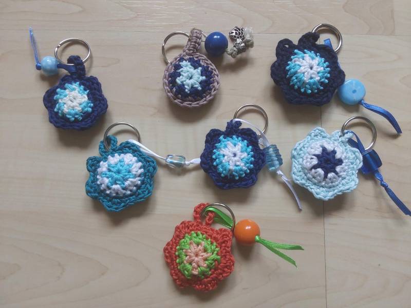 Kleiner Gehäkelter Traumfänger Schlüsselanhänger/ Reißverschluss-Anhänger von MoniQBoutique