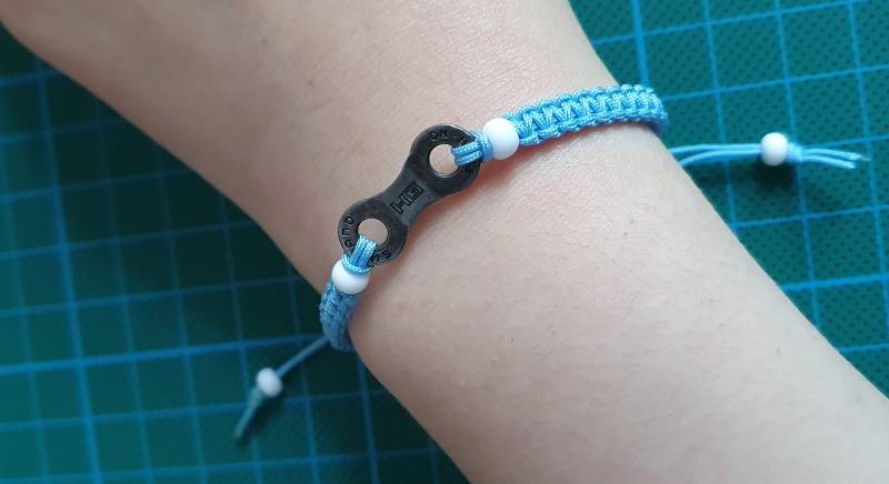 Makramee Arband Mit Fahrradkettenglied-Anhänger von MoniQBoutique