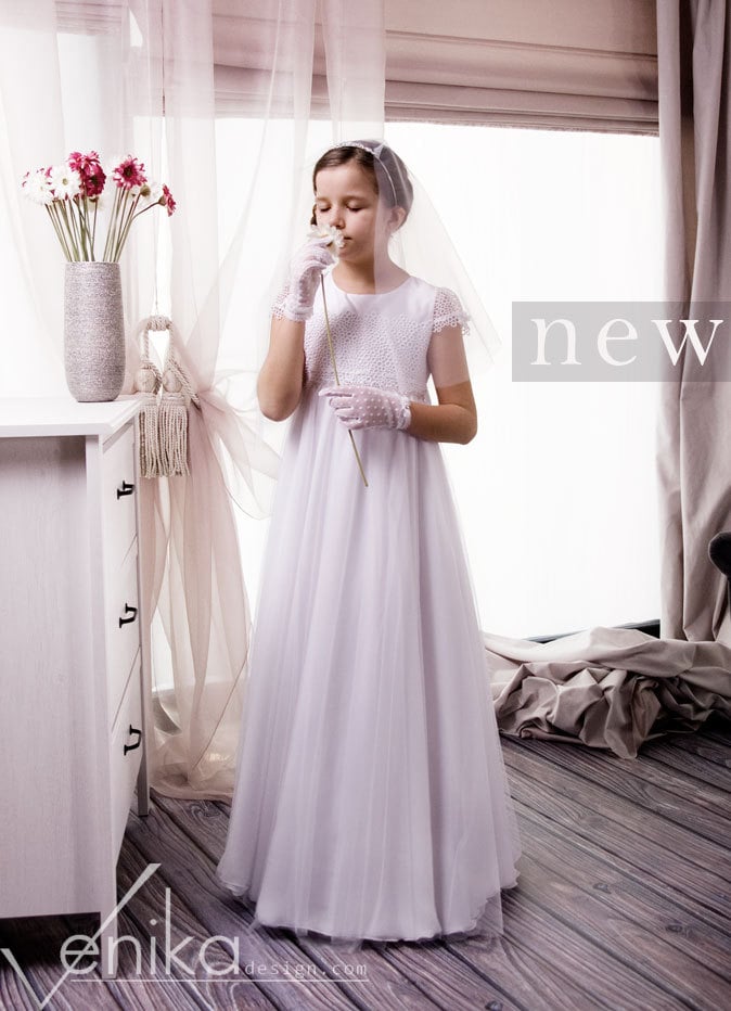 Sehr Zartes Erstkommunionkleid in Weiß Oder Elfenbein Mit Schlichter Und Eleganter Guipure von MonikaVenika
