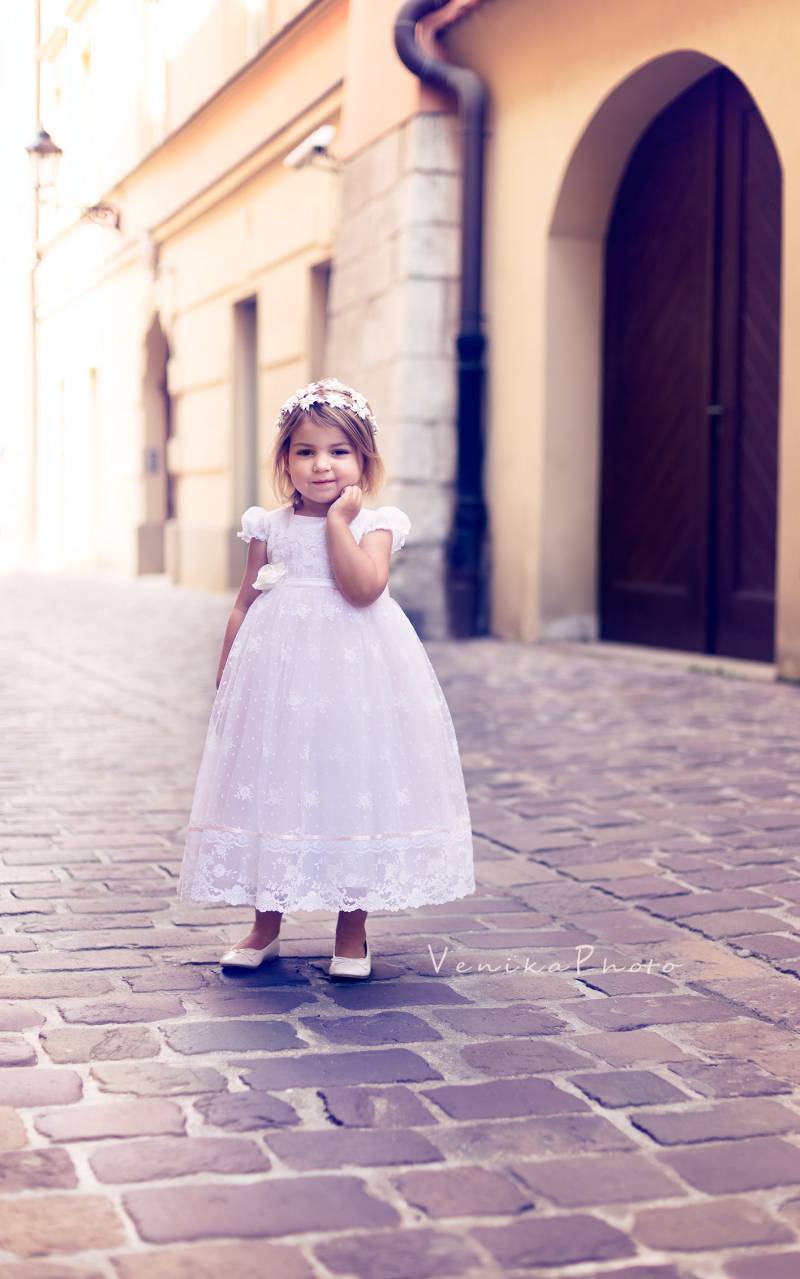 Spitze Blumenmädchen Kleid von MonikaVenika