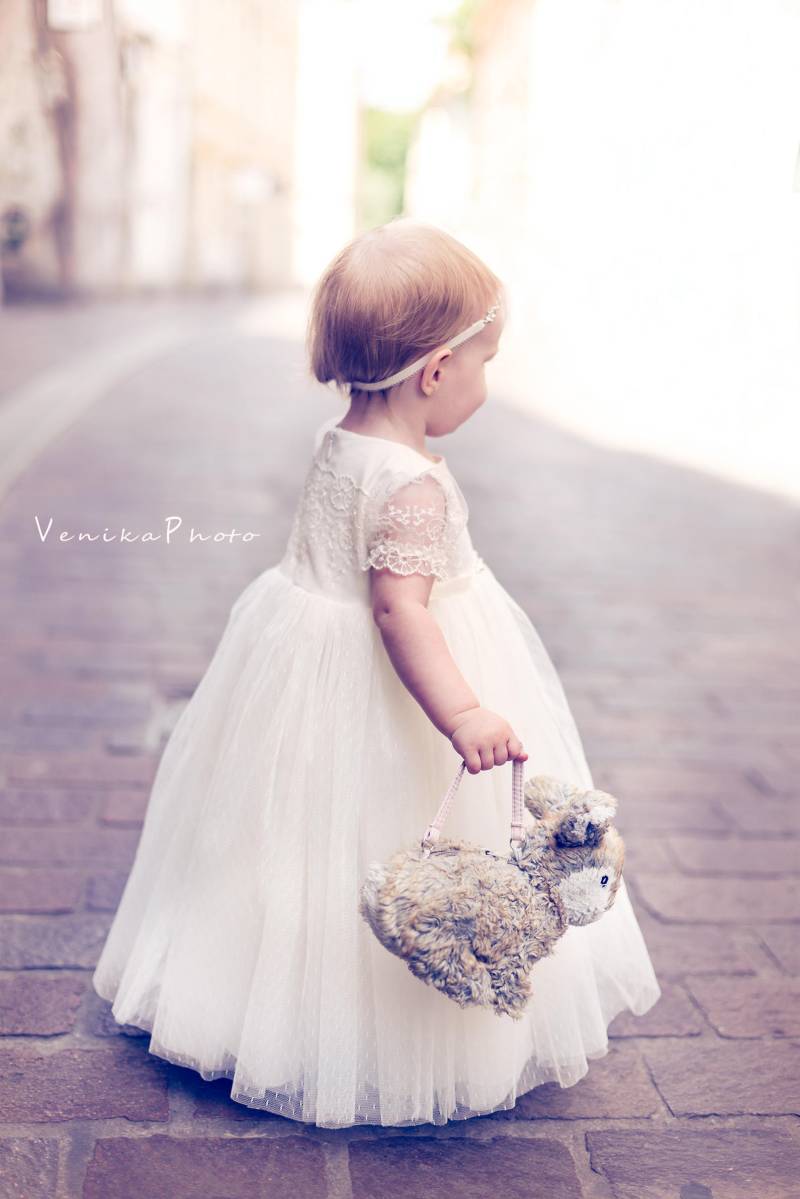 Taufkleid Aus Spitze Mit Tüll Und Punkten von MonikaVenika