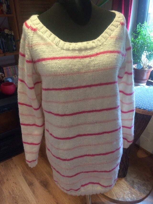 Oversize-Pullover Mit Großem Ausschnitt Für Kühle Sommerabende #unikat #neu von MonikasStrickerei