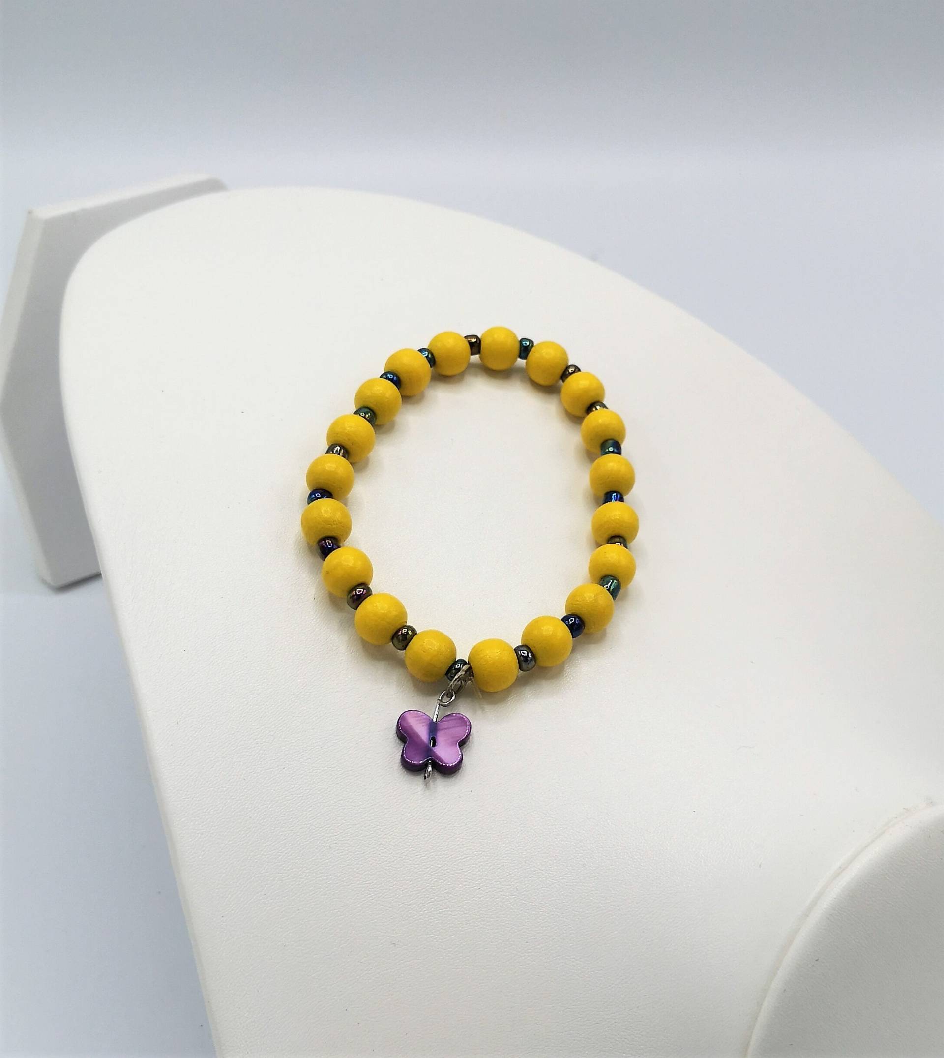 Armband Ca. 18 cm Aus Holzperlen 6 Mm Und Roncailles Perlmutt-Schmetterling Schmuck Bayern Armband Ca. 18 cm Aus Holzperlen 6 Mm Und Roncailles Perlmutt-Schmetterling Schmuck Bayern von MonisKunstladen