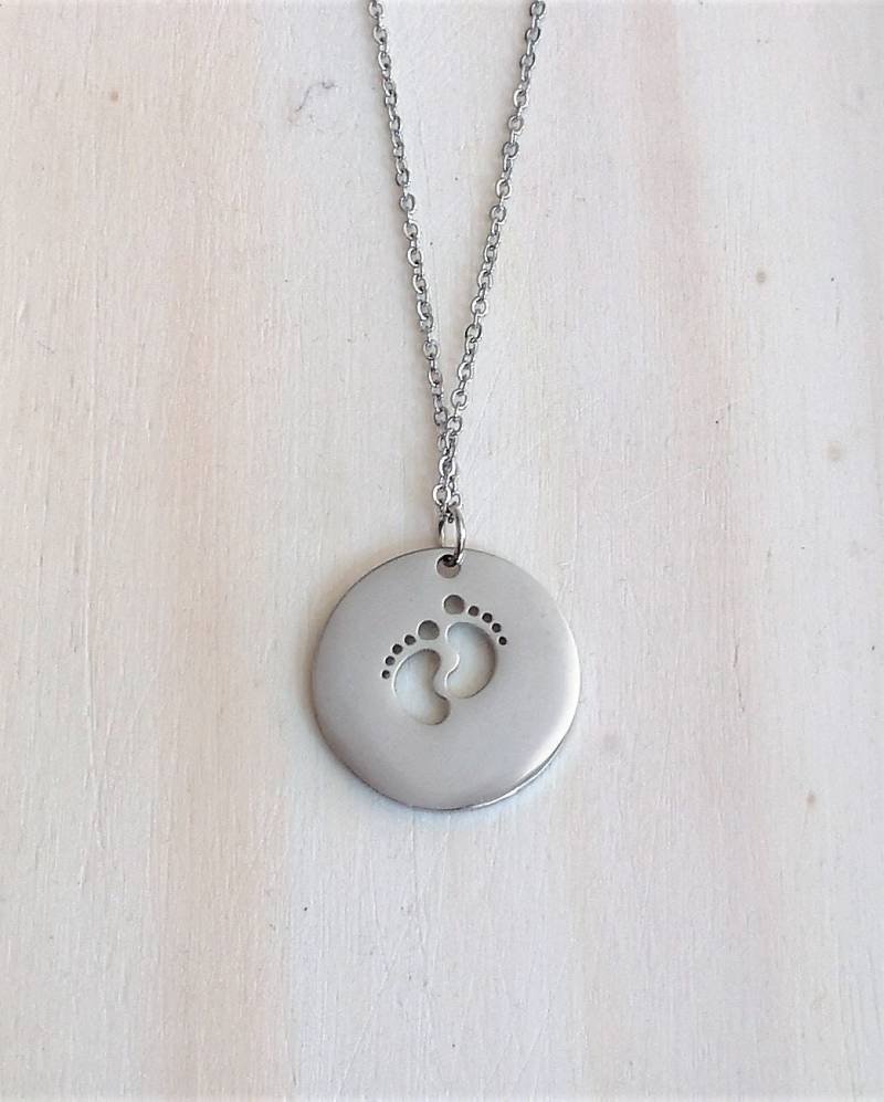 Edelstahlschmuck - Anhänger Babyfüßchen D 22 Mm Mit Feiner Gliederkette Edelstahl L = 50 cm Muttertag Geburtstag Vatertag von MonisKunstladen