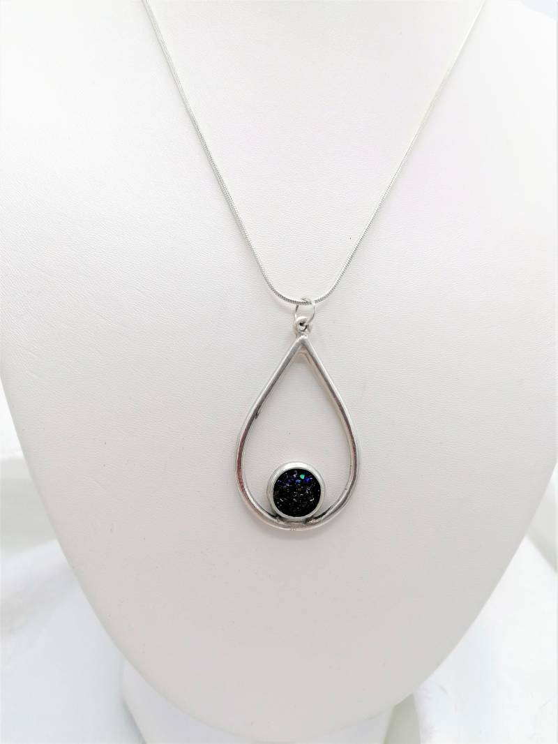 Metallschmuck - Tropfen 45x30 Mm Cabochon Resin Blau Glänzend D = 10 Feine Schlangenkette Versilbert 50 cm Muttertag Geburtstag von MonisKunstladen