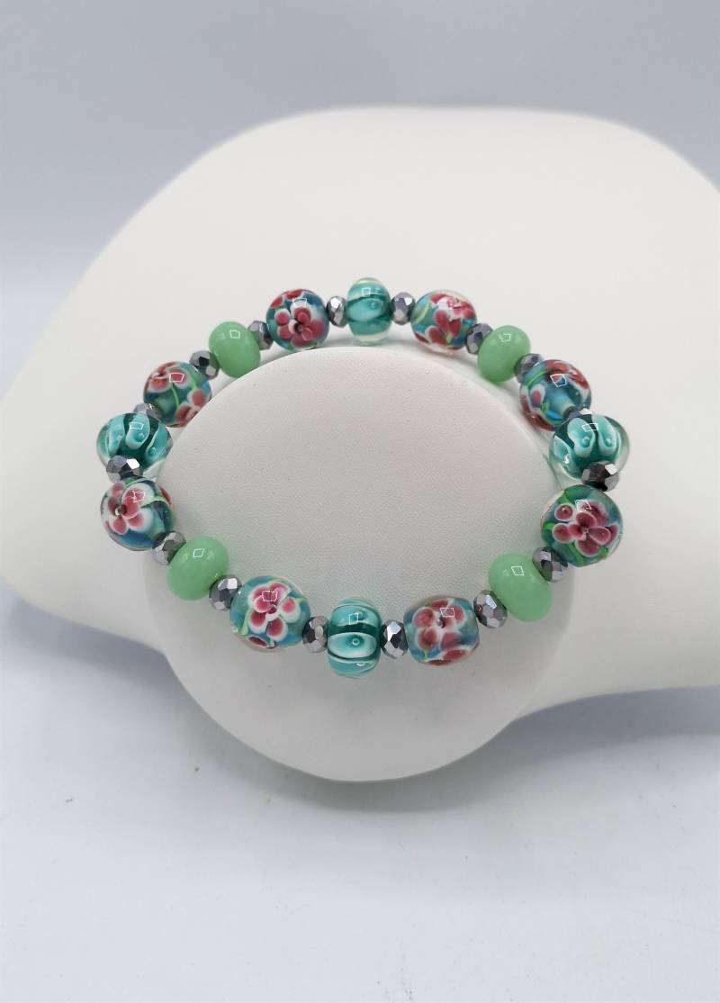Perlenschmuck Armband Aus Glasperlen Mit Blumenmotiv Türkis Grün Umfang 24, 5 cm Geburtstag Muttertag Handarbeit Bayern von MonisKunstladen