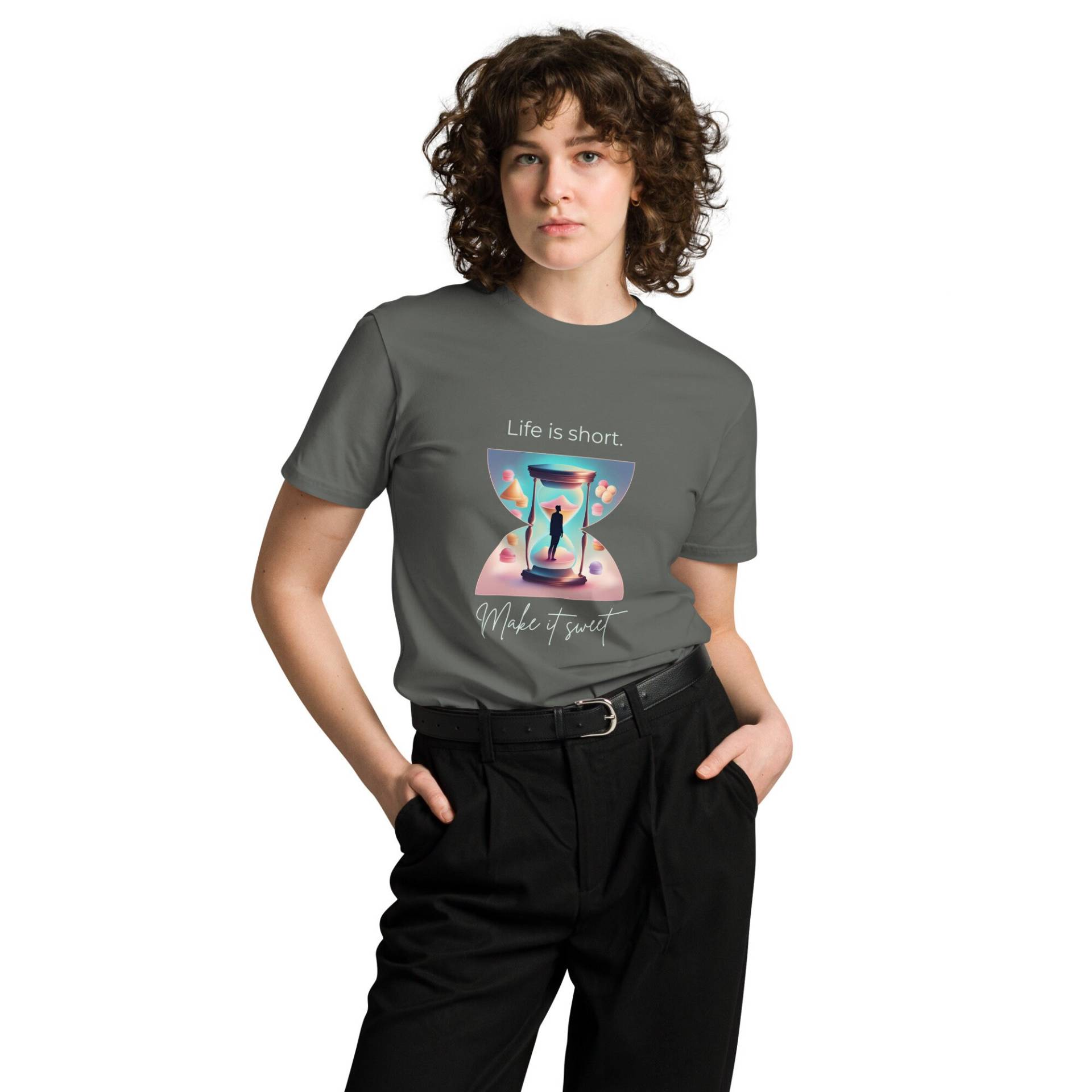 Unisex Premium T-Shirt - Statement-Shirt Dunkle Farben "Life Is Short. Make It Sweet" von Monitsi