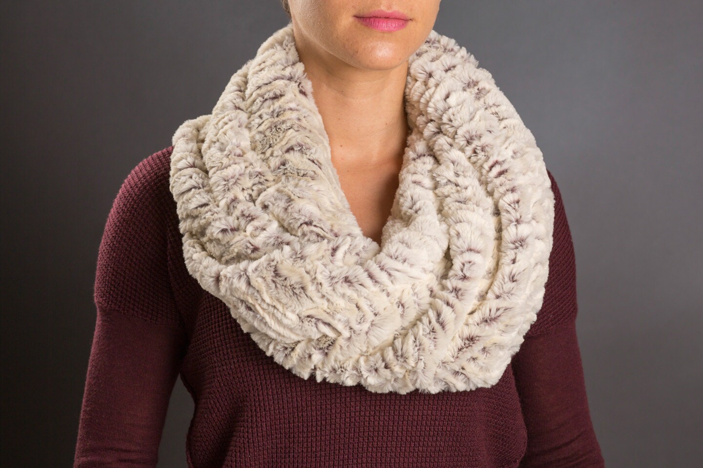 Faux Pelz Cowl - Frosted Zebra Faux Pelz Cowl - Frosted Zebra von MonkeyFlyShop