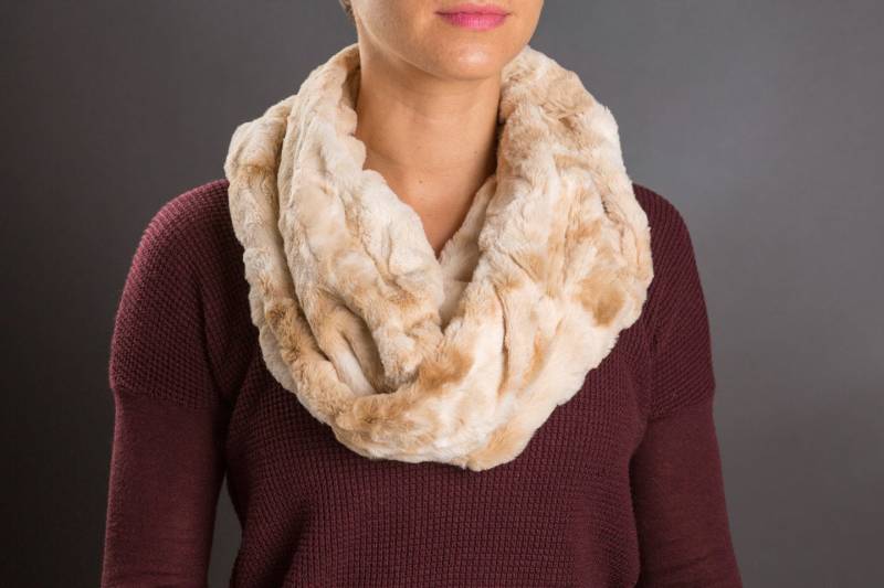 Faux Pelz Cowl - Karamell Kaninchen Faux Pelz Cowl - Karamell Kaninchen von MonkeyFlyShop