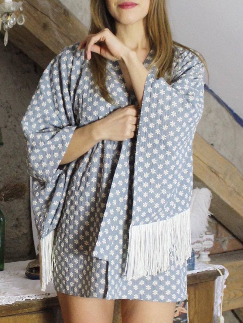 Bestickter Kimono Fransen Hellblau 70Er Jahre Stil Bestickter Kimono Fransen Hellblau 70Er Jahre Stil von MonkeyGirlVintage